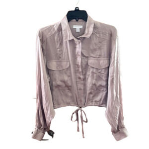 Topshop Women’s tan, cropped blouse, size 6.